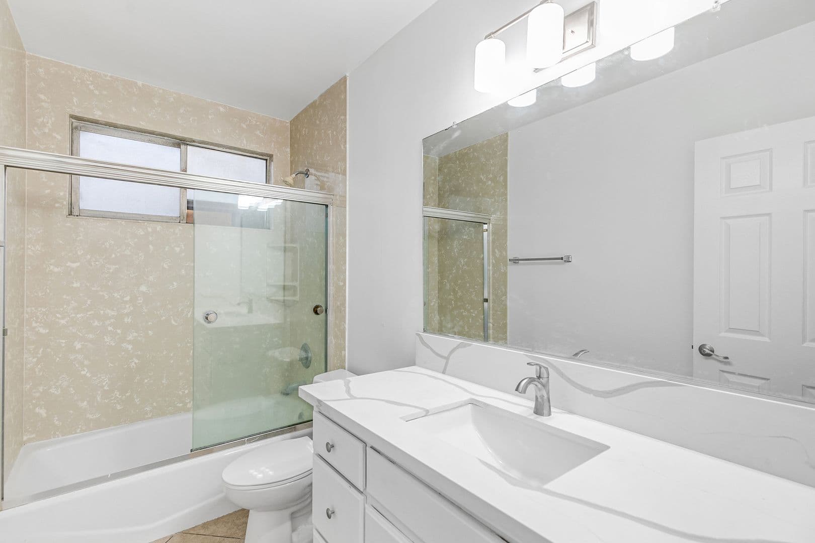 Los Angeles Apartment: 5923 Carlton Way