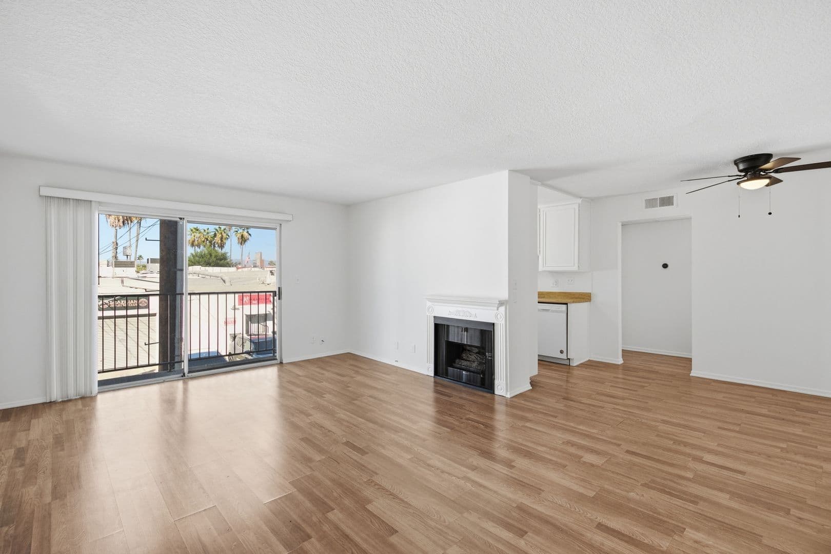 Sherman Oaks Apartment: 14455 Dickens St
