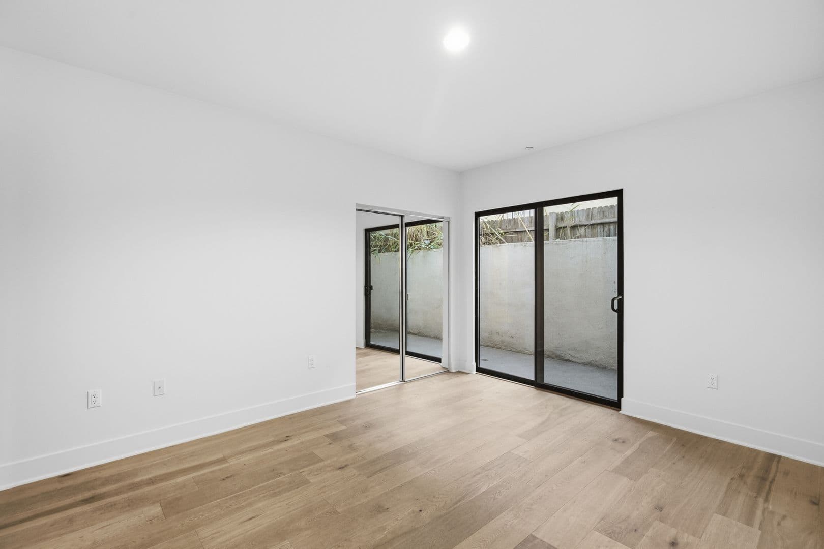 Los Angeles Apartment: 843 N Fuller Avenue