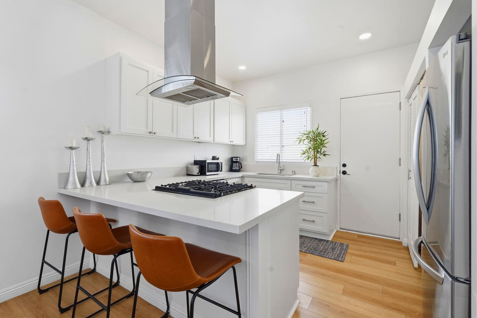 Venice Apartment: 525 Venice Way