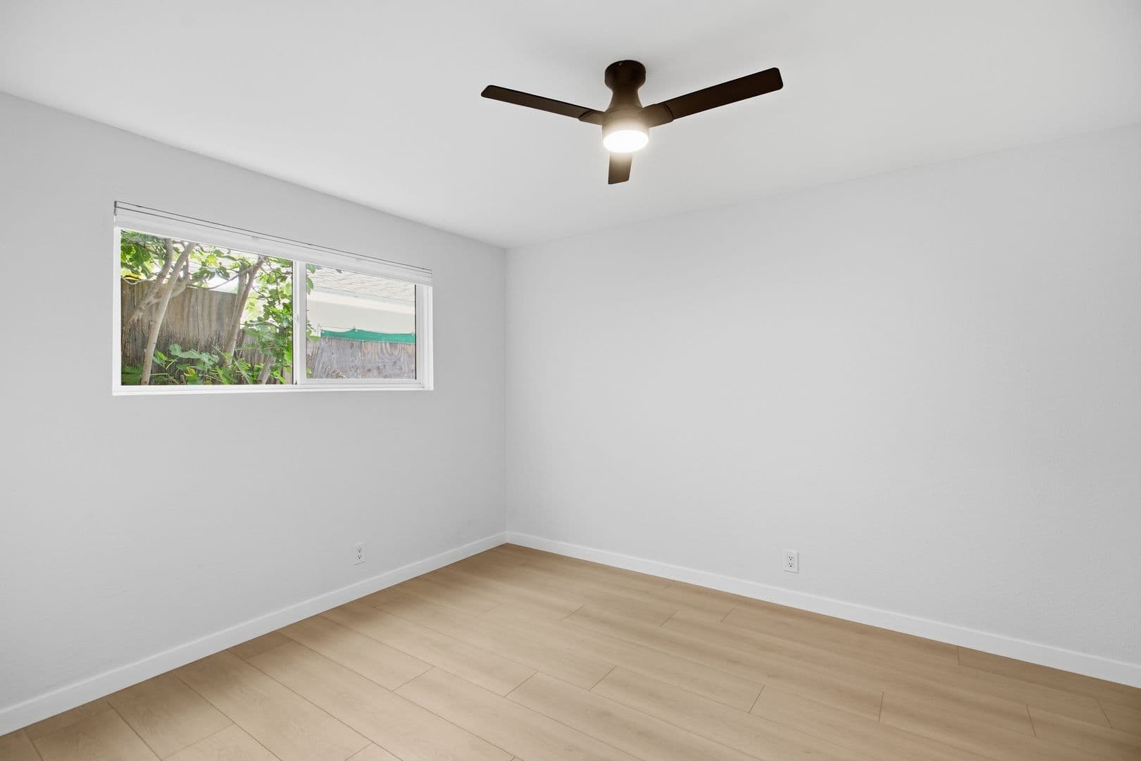 Sherman Oaks Apartment: 14616 Magnolia Blvd