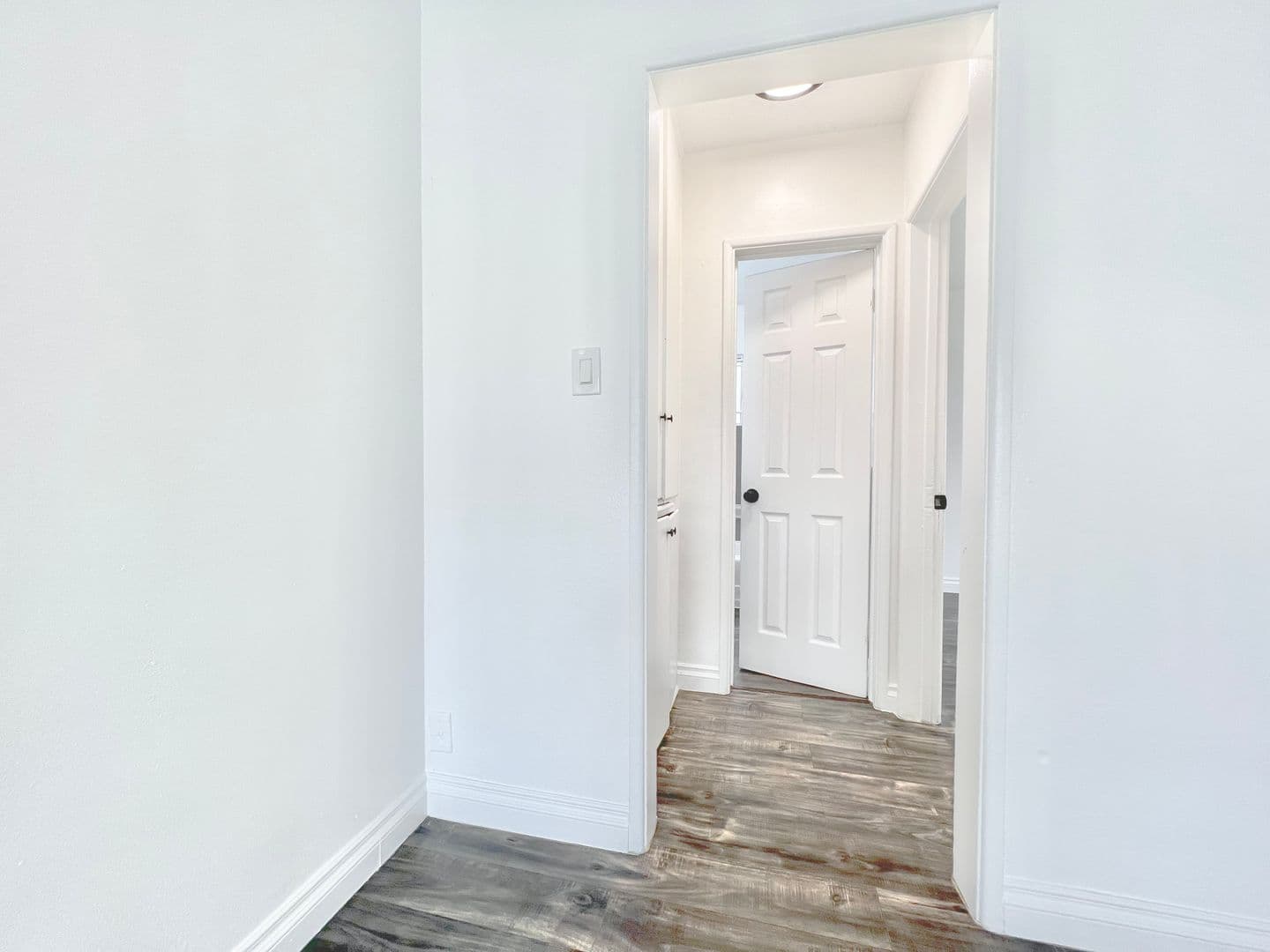 Los Angeles Apartment: 1805 W 80th St