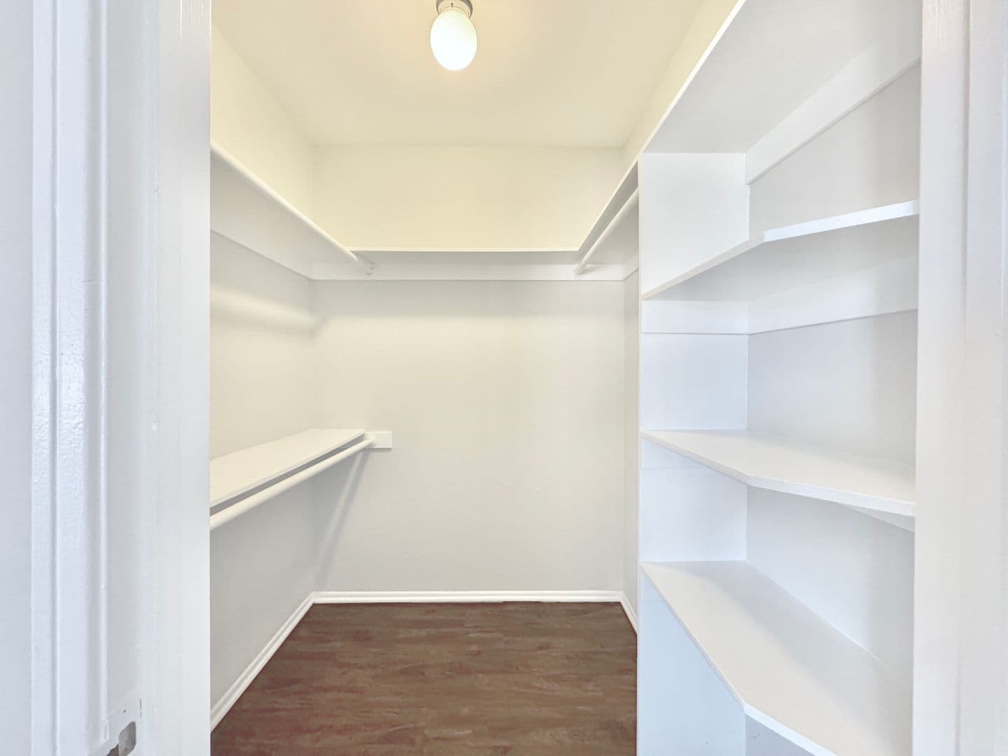 Sherman Oaks Apartment: 14455 Dickens St