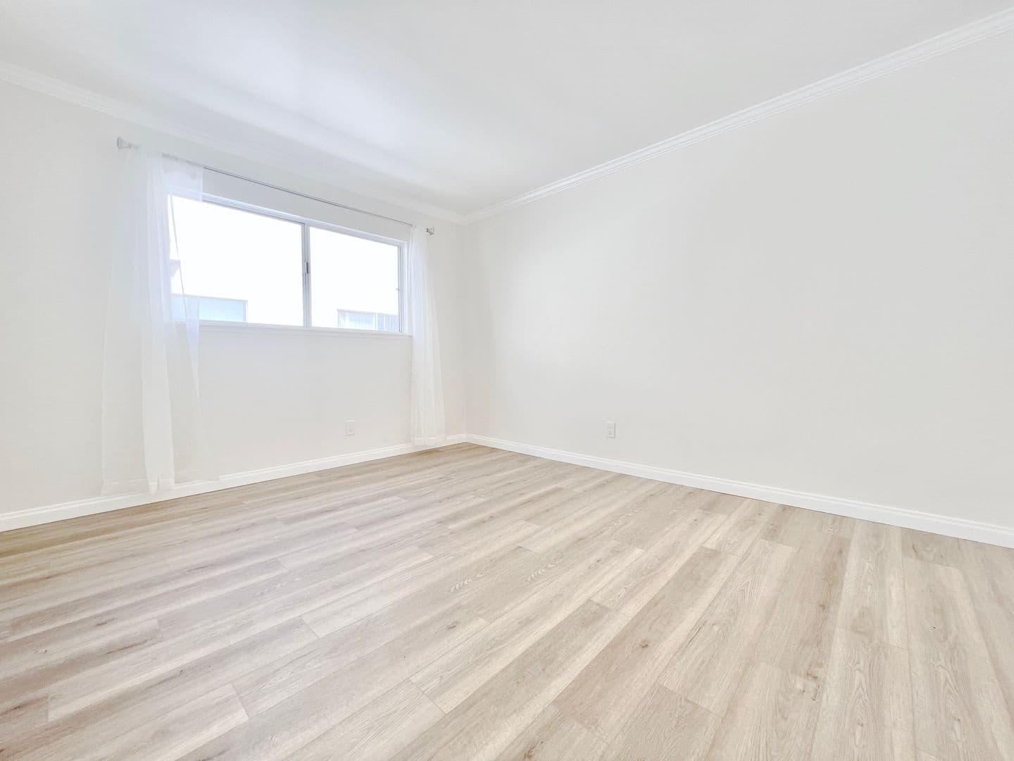 Santa Monica Apartment: 1142-1148 9th St