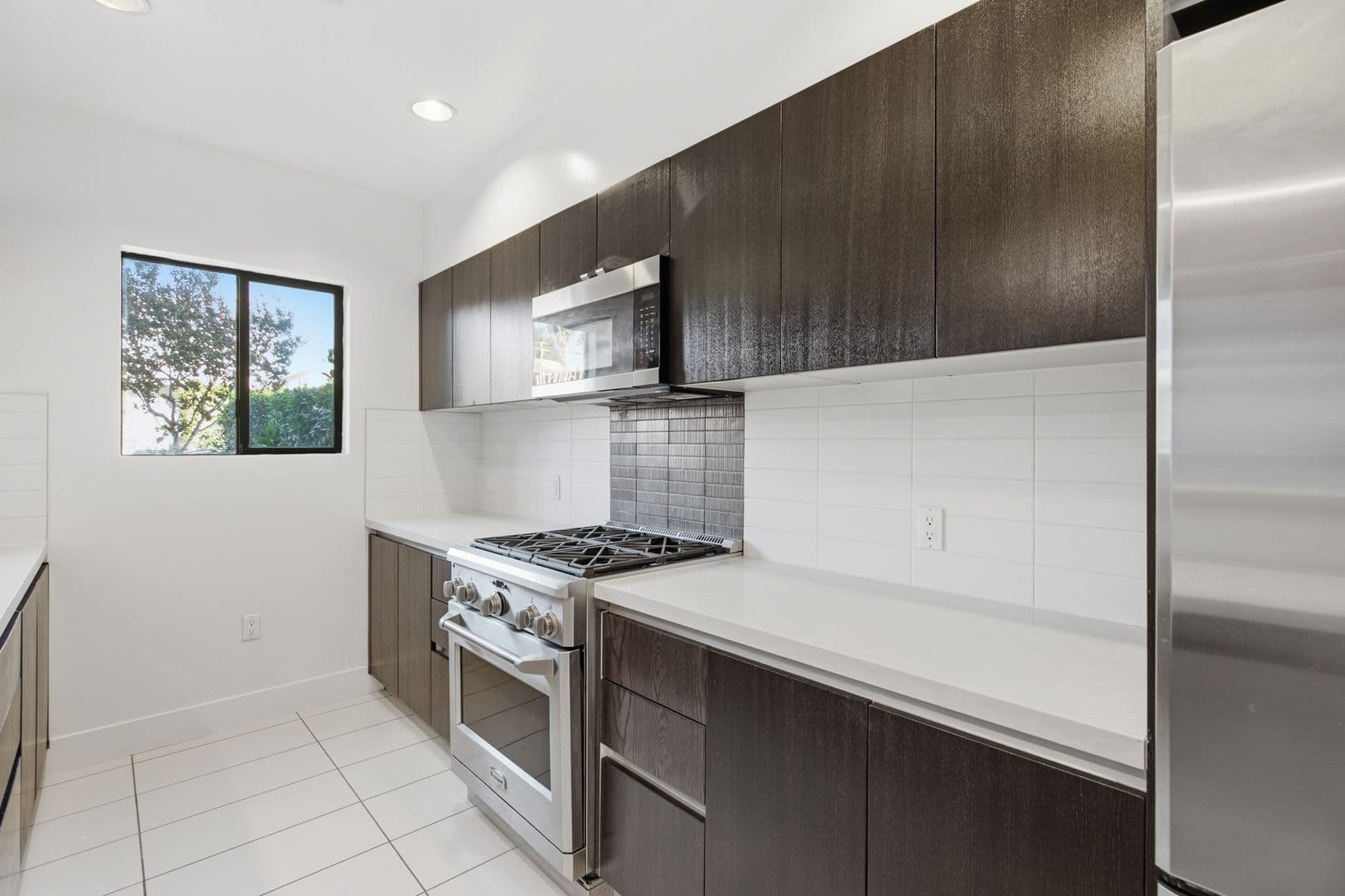 Los Angeles Apartment: 843 N Fuller Avenue