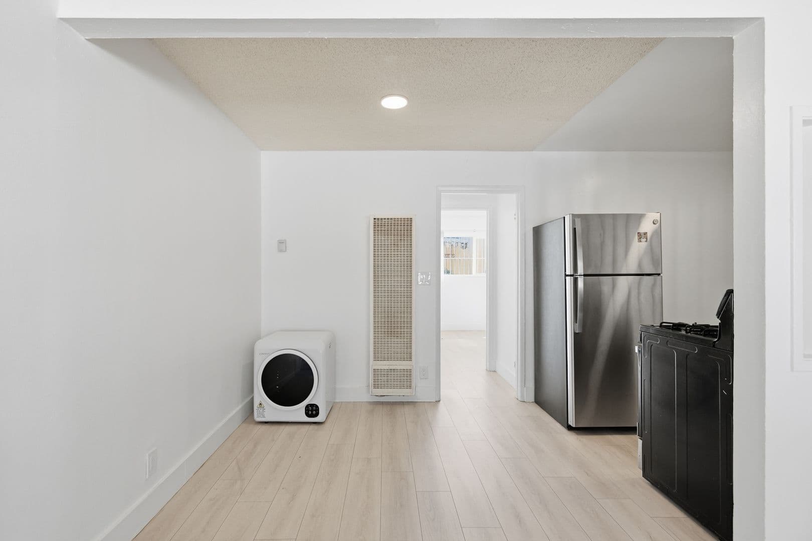 Los Angeles Apartment: 3318 Drew Street