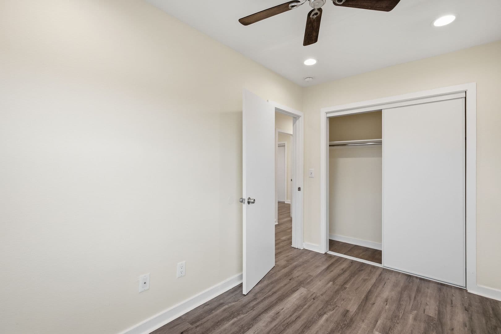 Los Angeles Apartment: 8910 S Avalon Blvd