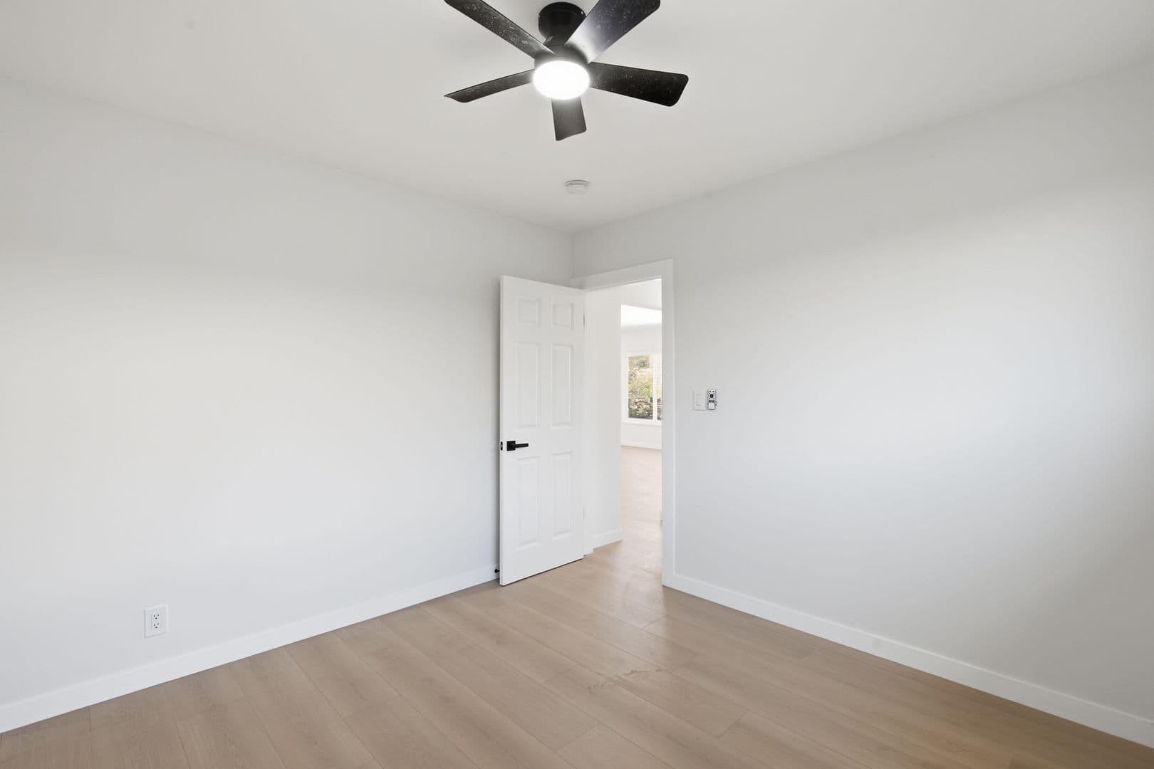 Sherman Oaks Apartment: 14620-14626 Magnolia Blvd