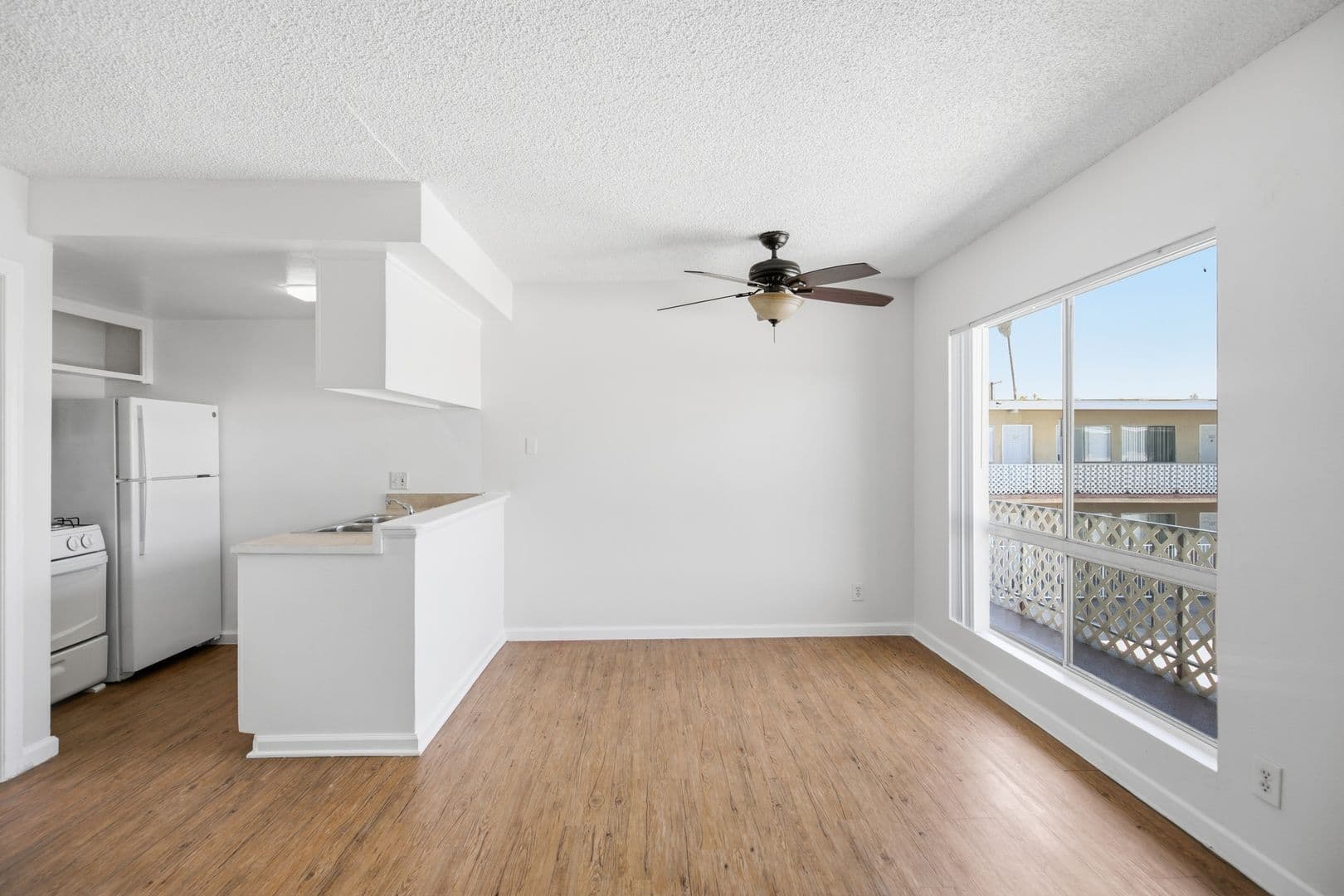 Pomona Apartment: 475 E Foothill Blvd