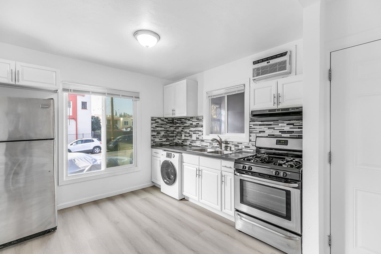 Los Angeles Apartment: 1424-1430 Echo Park Avenue