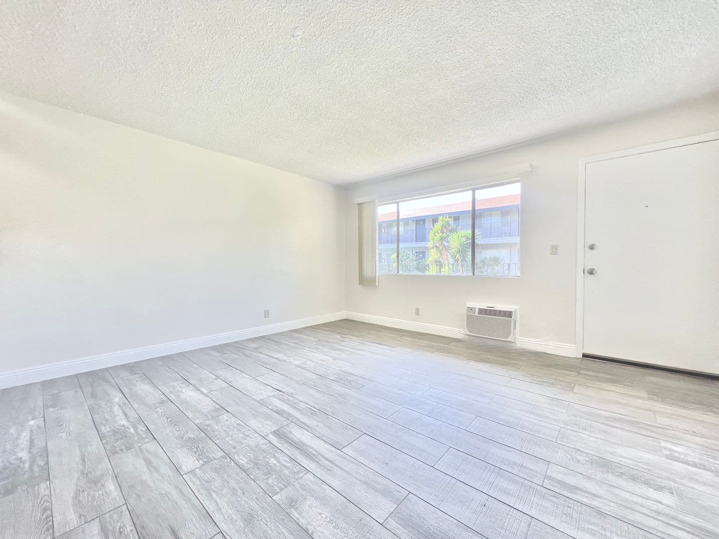 Anaheim Apartment: 3360 West Lincoln Avenue