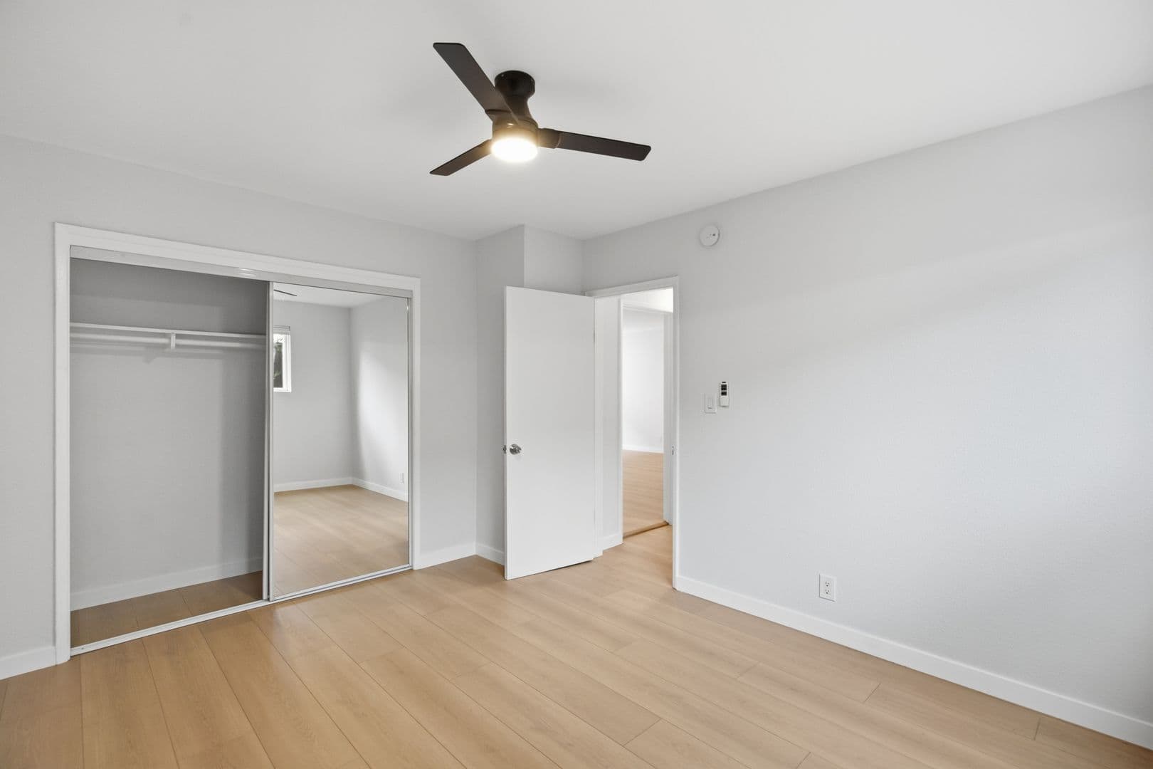 Sherman Oaks Apartment: 14616 Magnolia Blvd