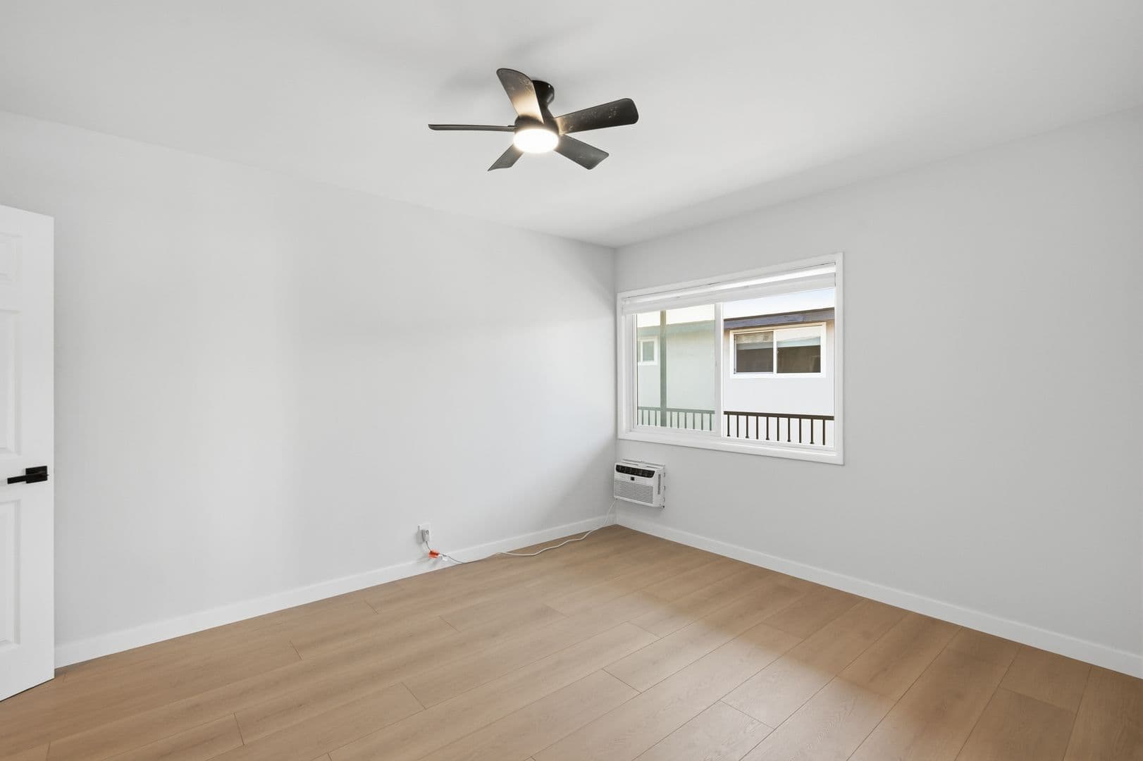 Sherman Oaks Apartment: 14620-14626 Magnolia Blvd