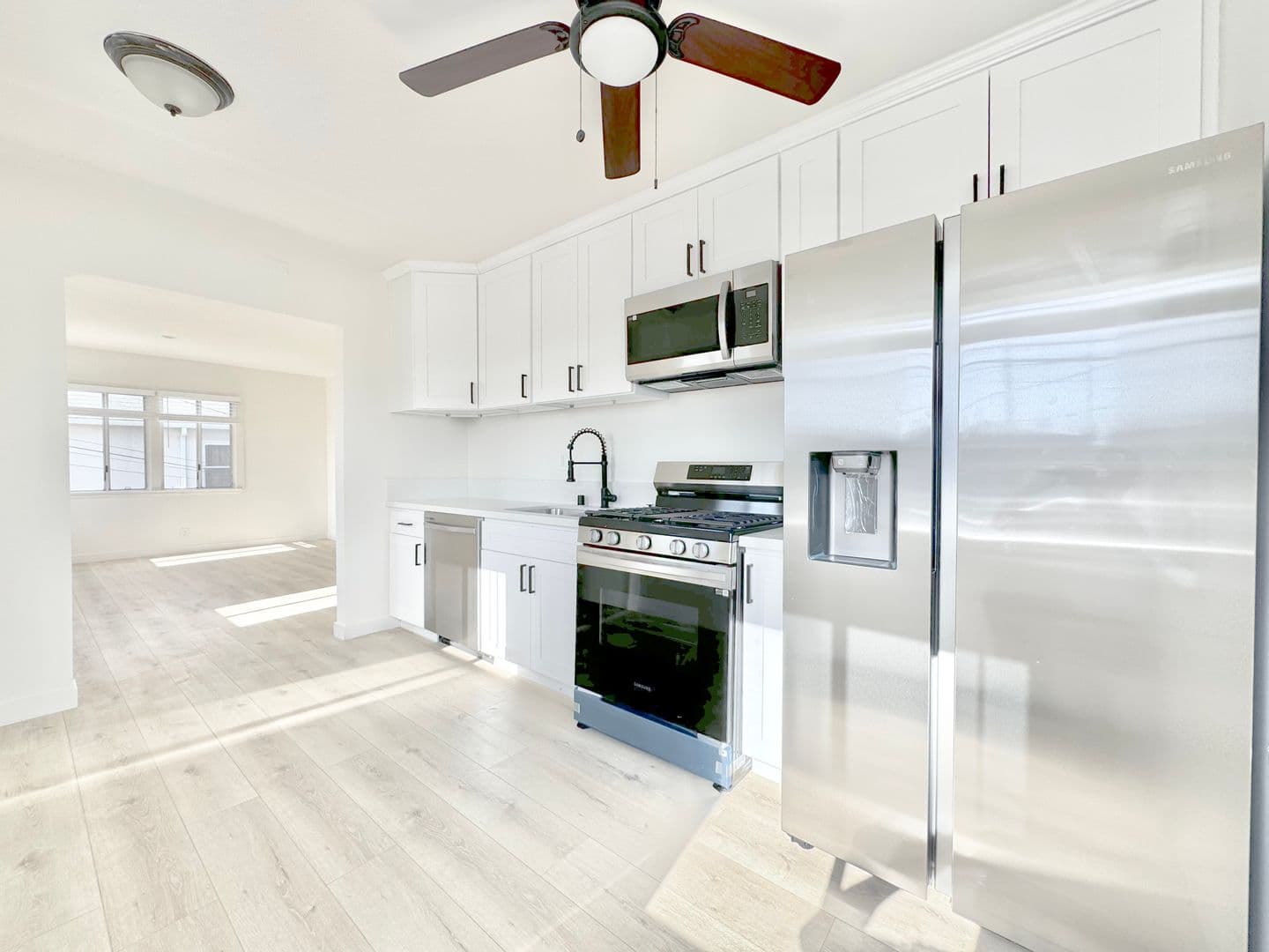 Long Beach Apartment: 1600 Chestnut Ave