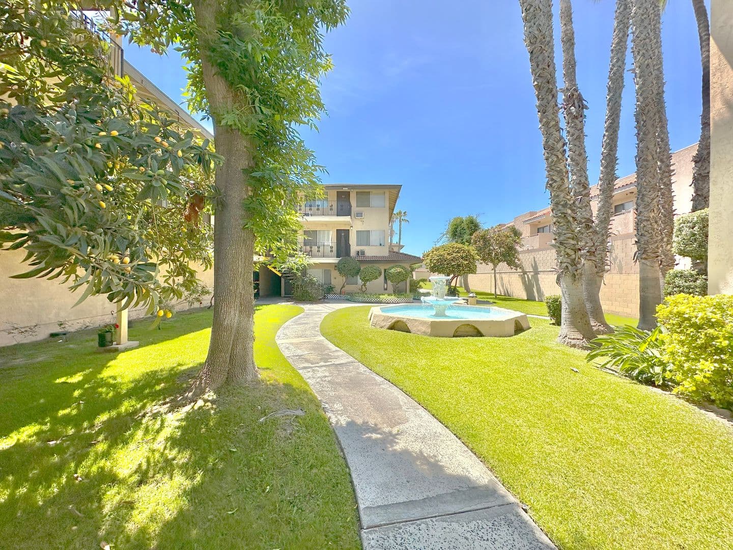 Anaheim Apartment: 2630 West Lincoln Ave