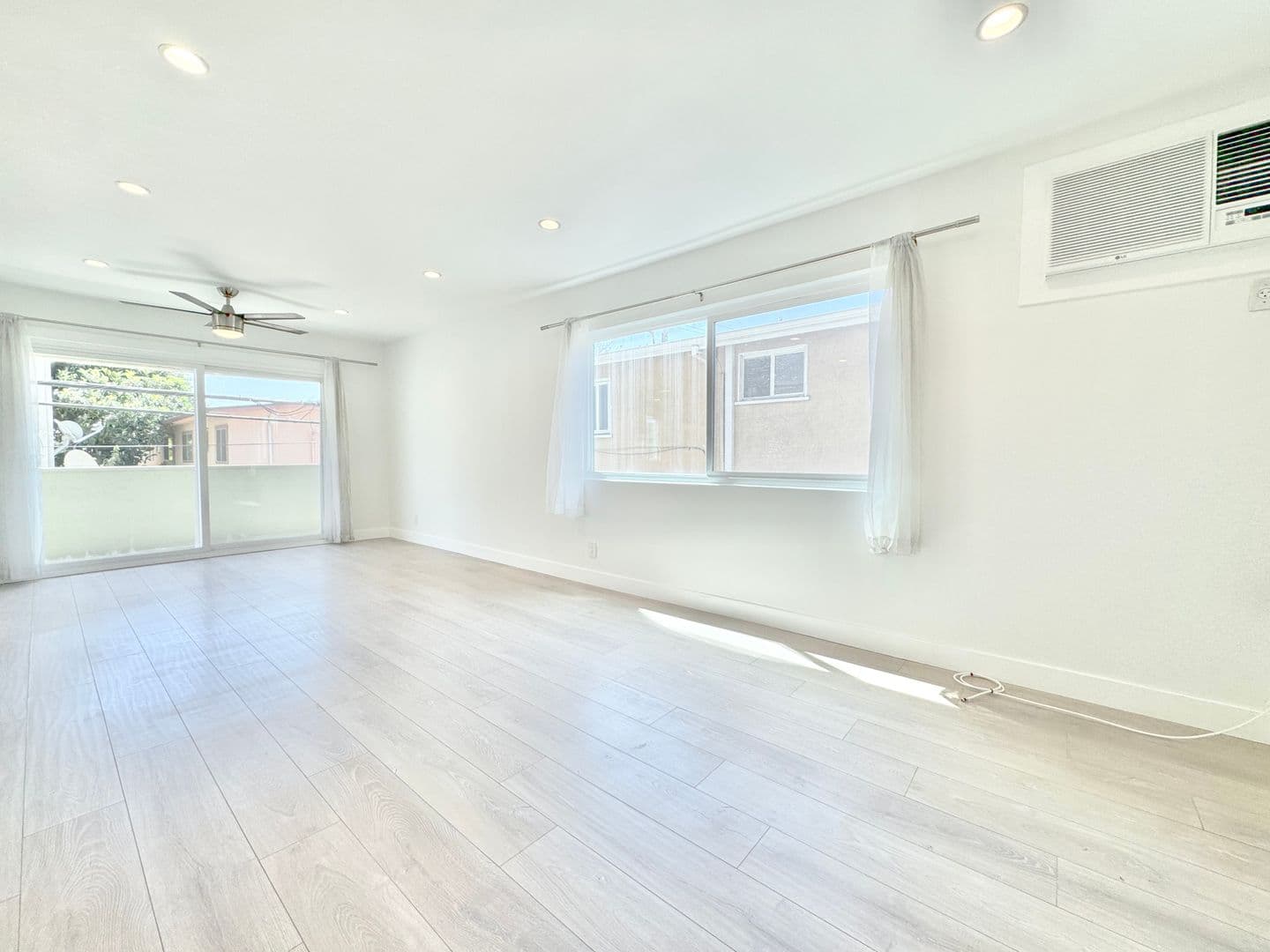 Los Angeles Apartment: 8616 Whitworth Drive