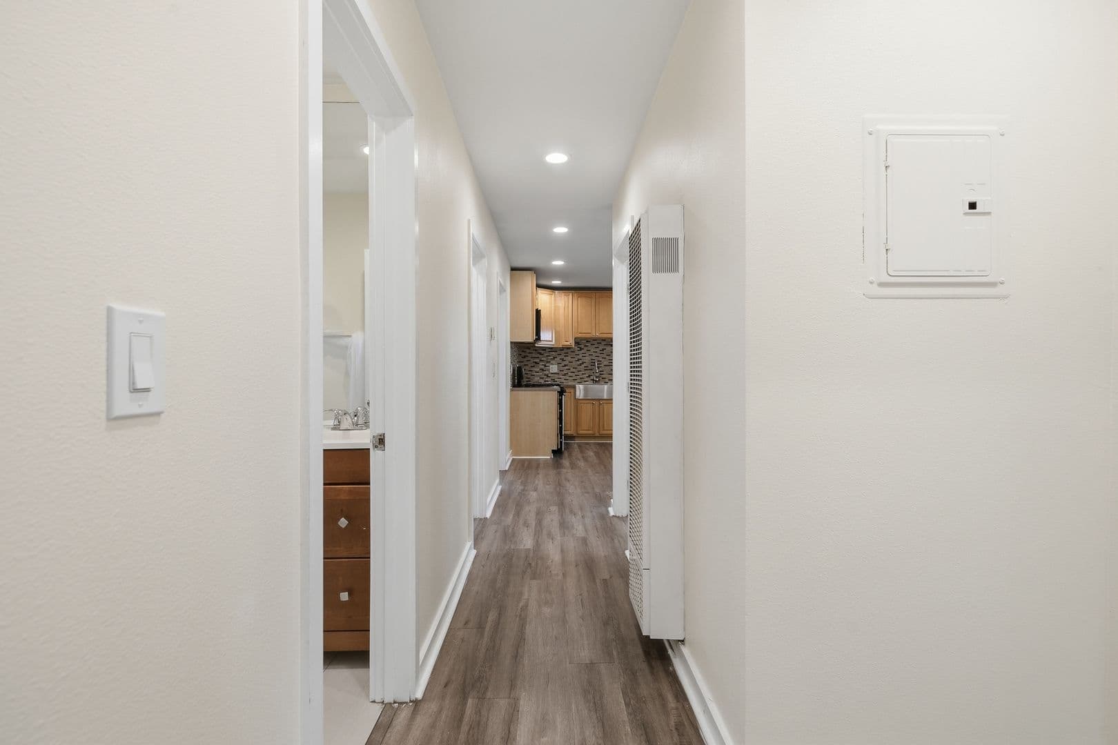 Los Angeles Apartment: 8910 S Avalon Blvd