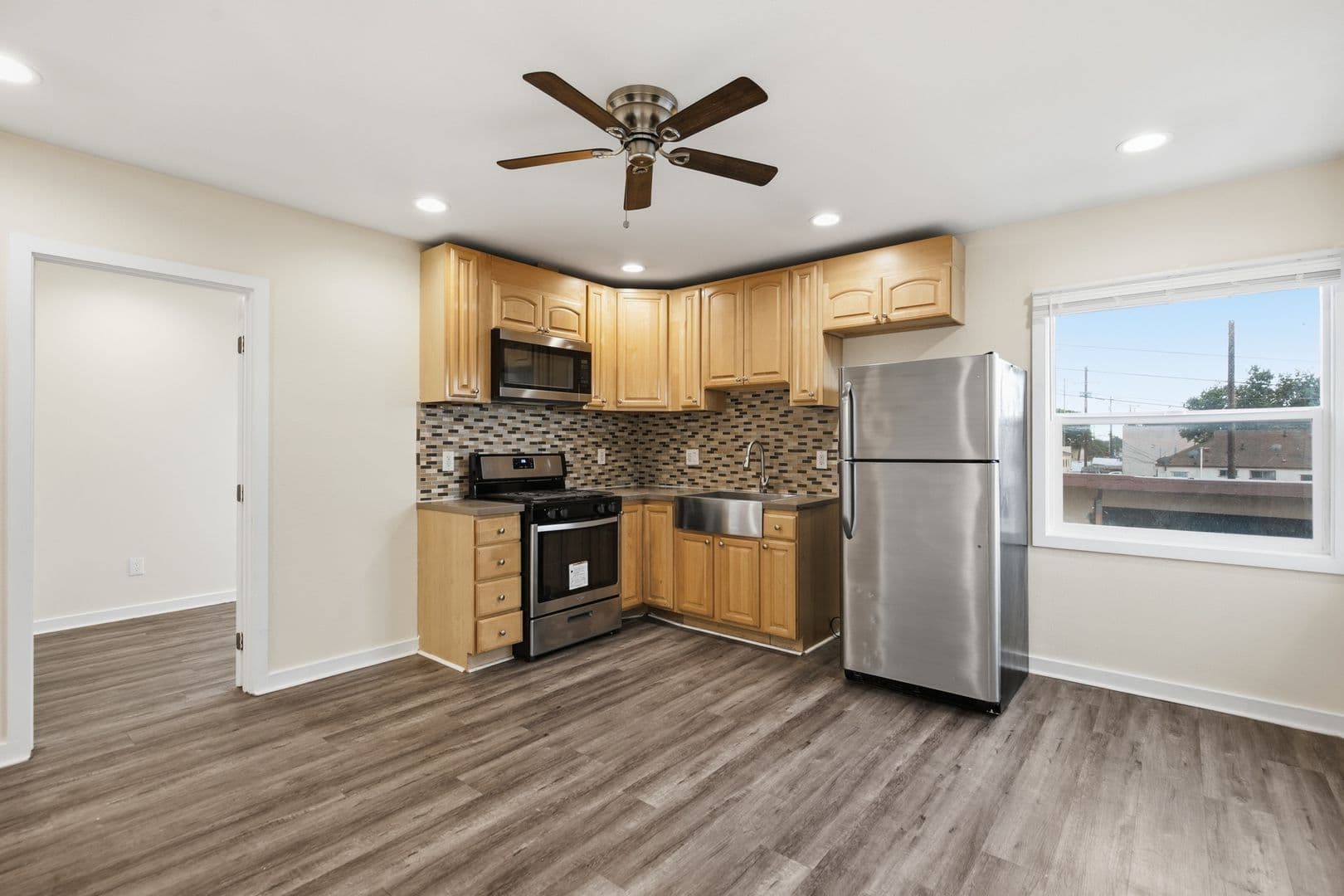 Los Angeles Apartment: 8910 S Avalon Blvd
