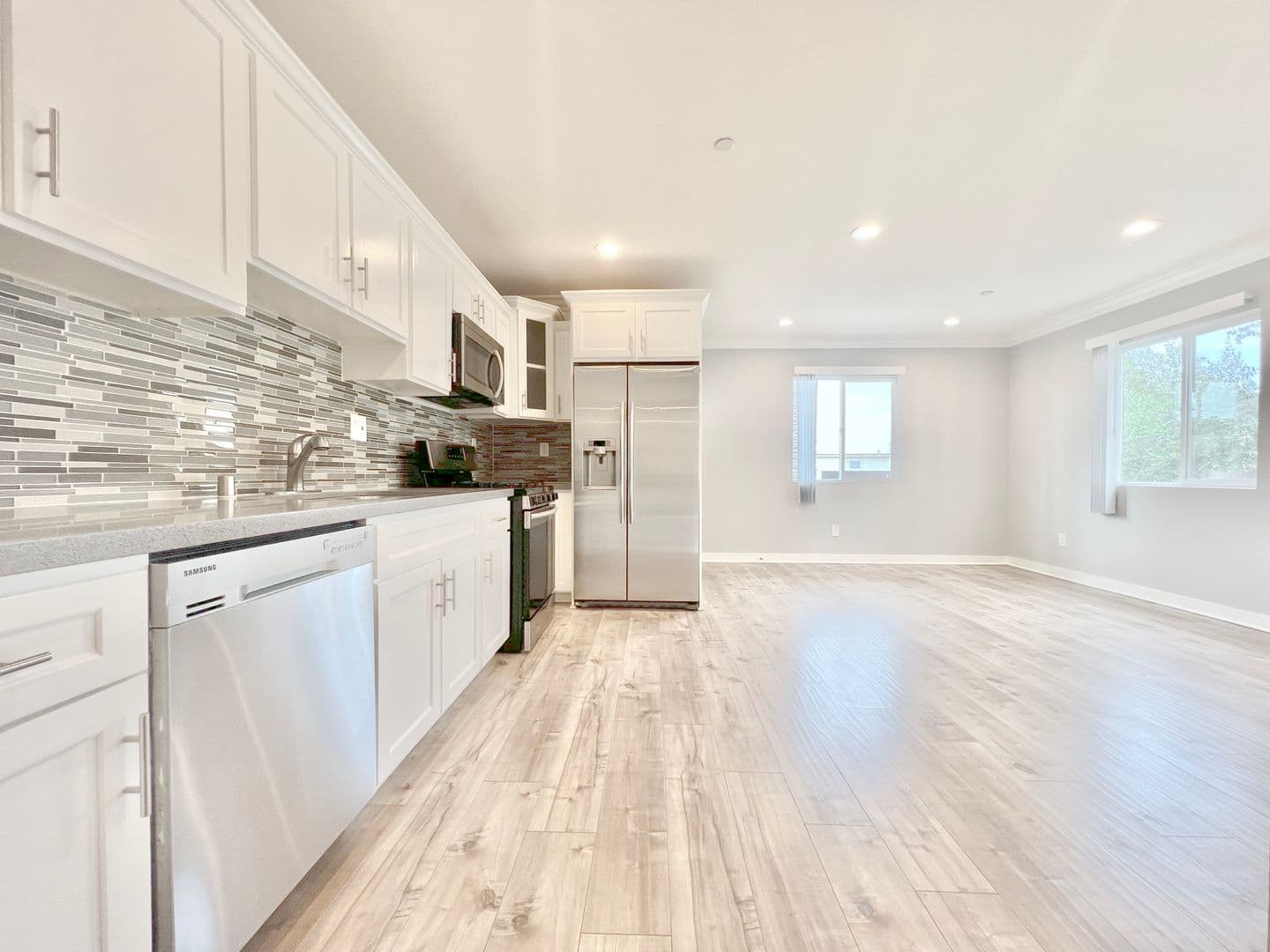 Los Angeles Apartment: 4461 Rosewood Avenue