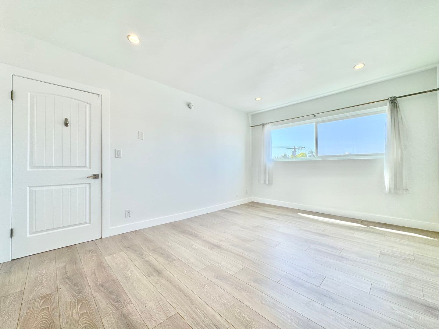 Los Angeles Apartment: 8616 Whitworth Drive