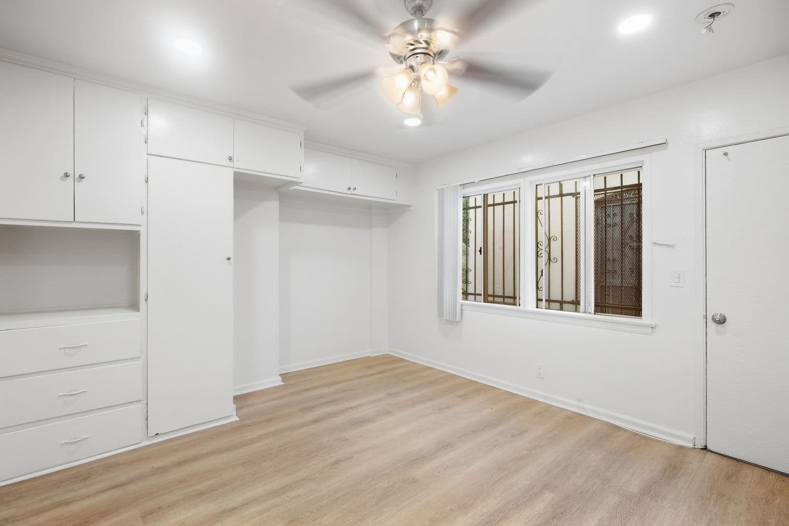Los Angeles Apartment: 10635 S Vermont Ave