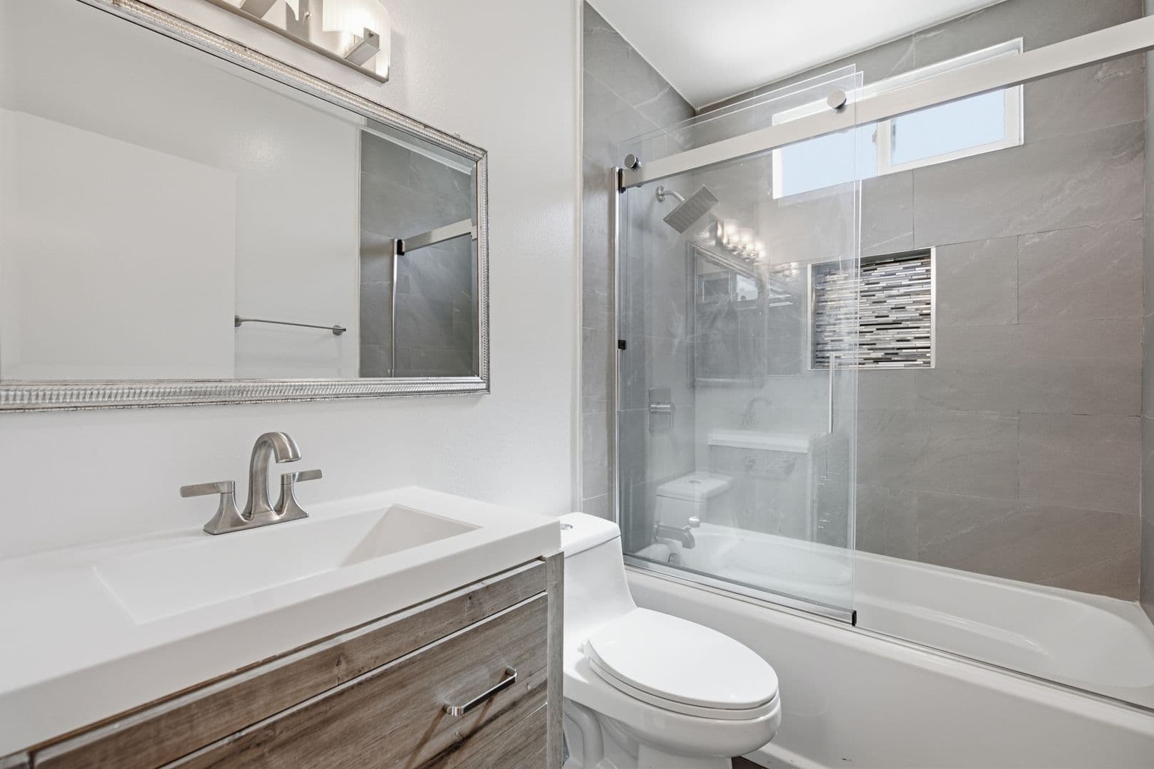 Sherman Oaks House: 4854 Coldwater Canyon Avenue #103
