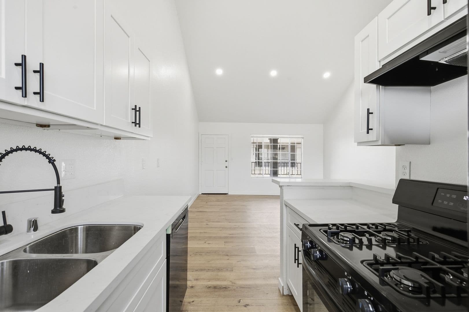 Inglewood Apartment: 511 E 99th Street