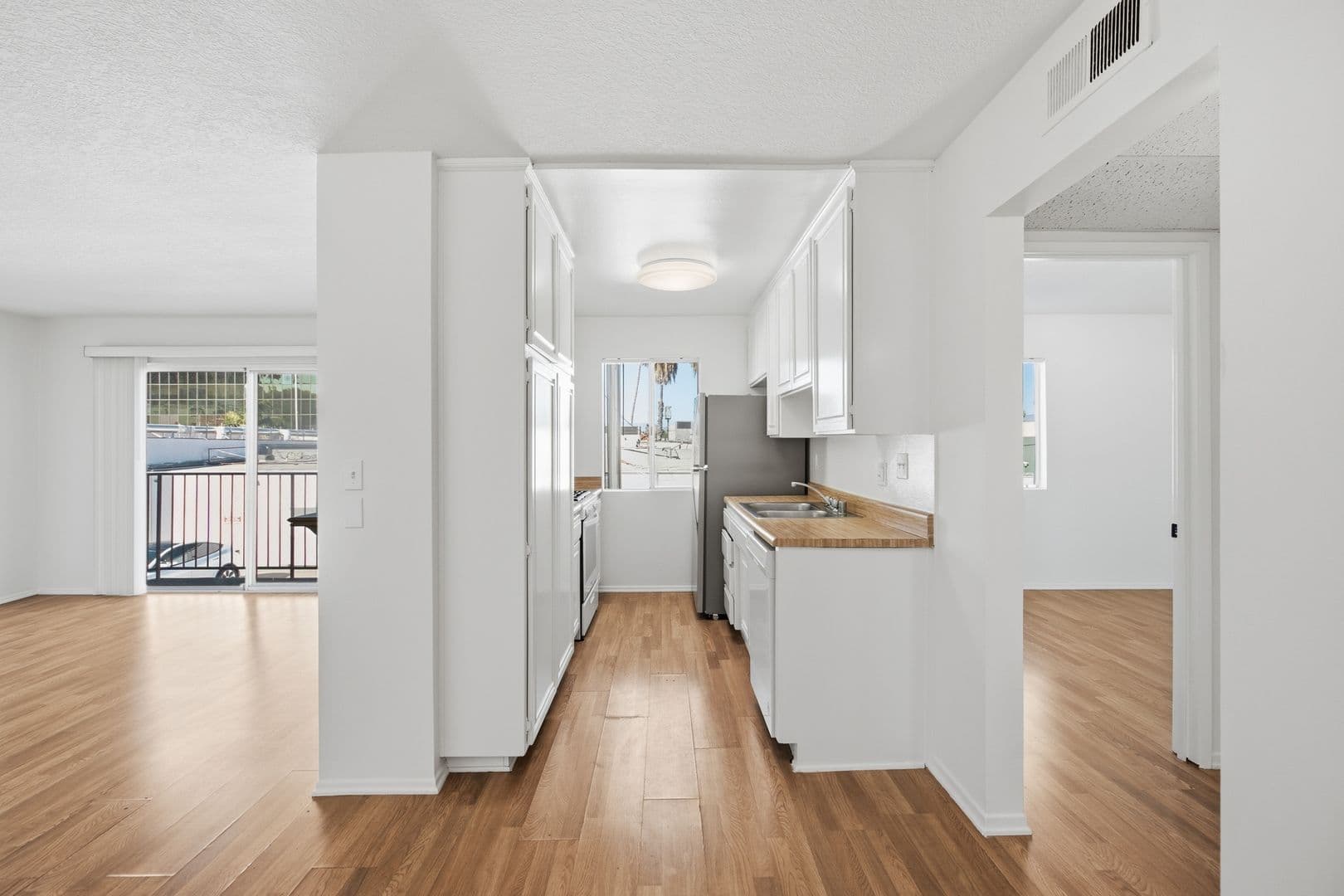 Sherman Oaks Apartment: 14455 Dickens St