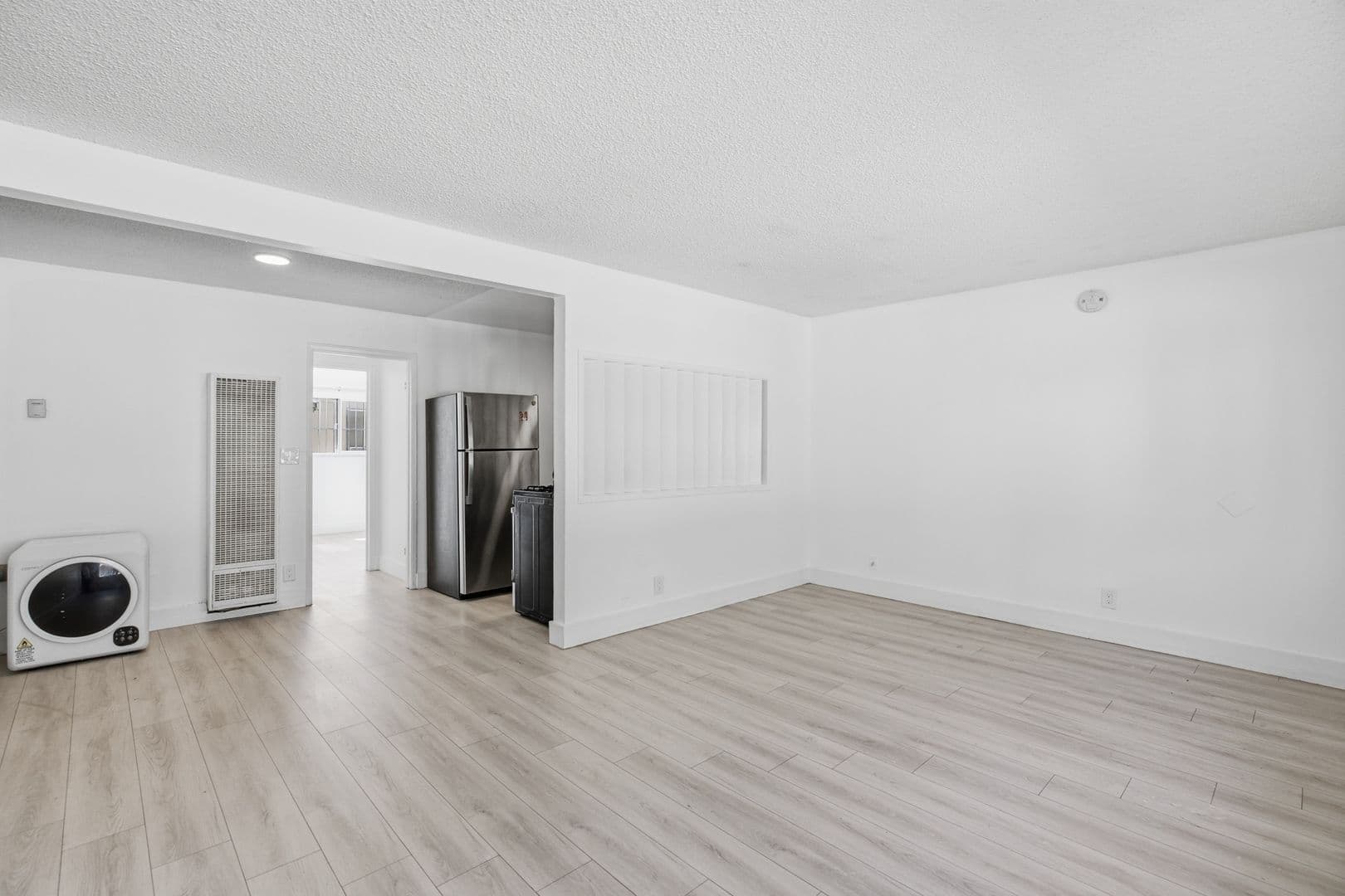Los Angeles Apartment: 3318 Drew Street