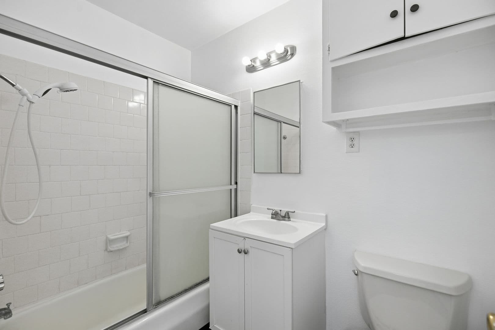 Pomona Apartment: 475 E Foothill Blvd