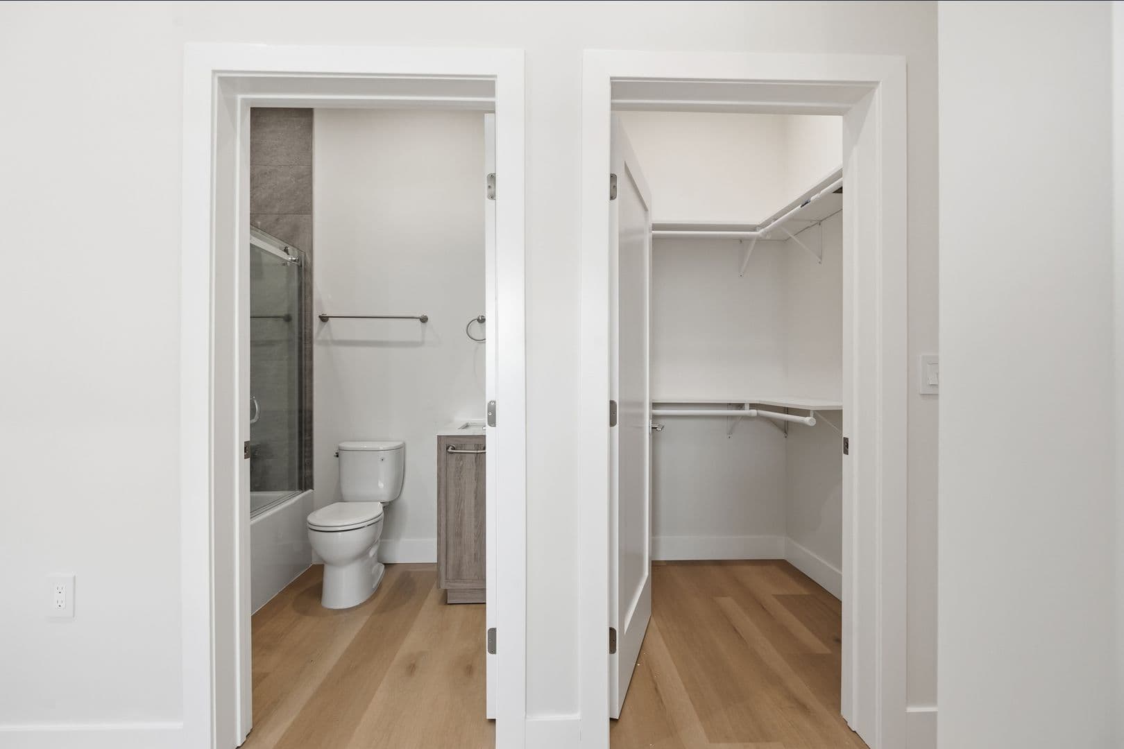Sherman Oaks Apartment: 14007 Moorpark Street