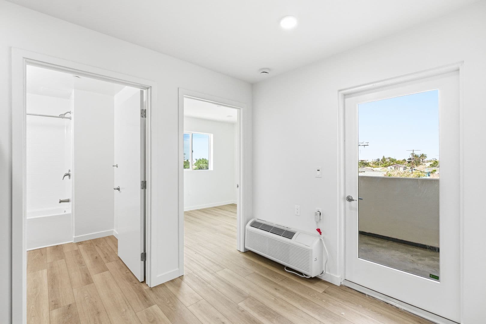 Los Angeles Apartment: 7655 San Pedro Street