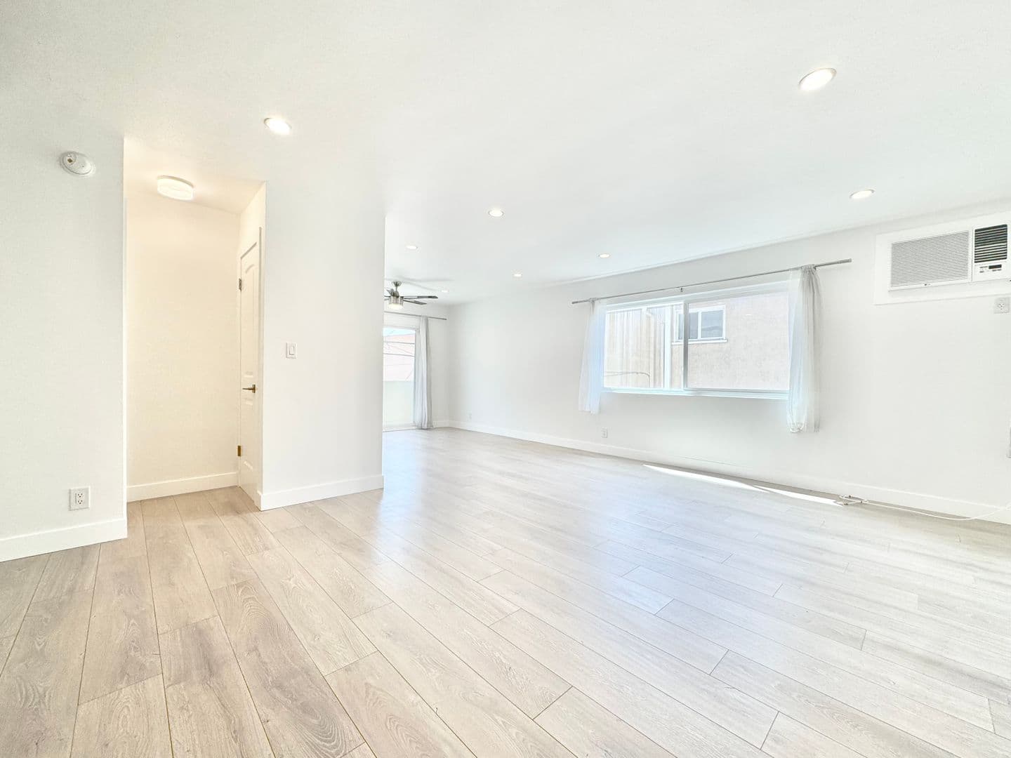 Los Angeles Apartment: 8616 Whitworth Drive