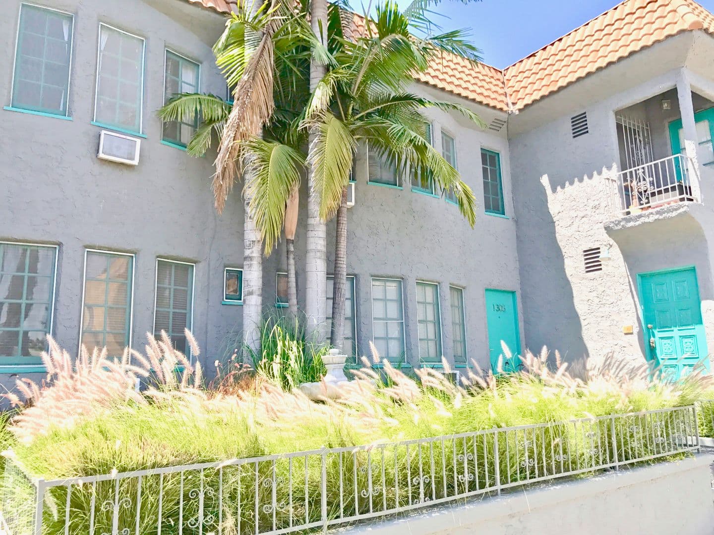 Los Angeles Apartment: 1301 N. Stanley Ave