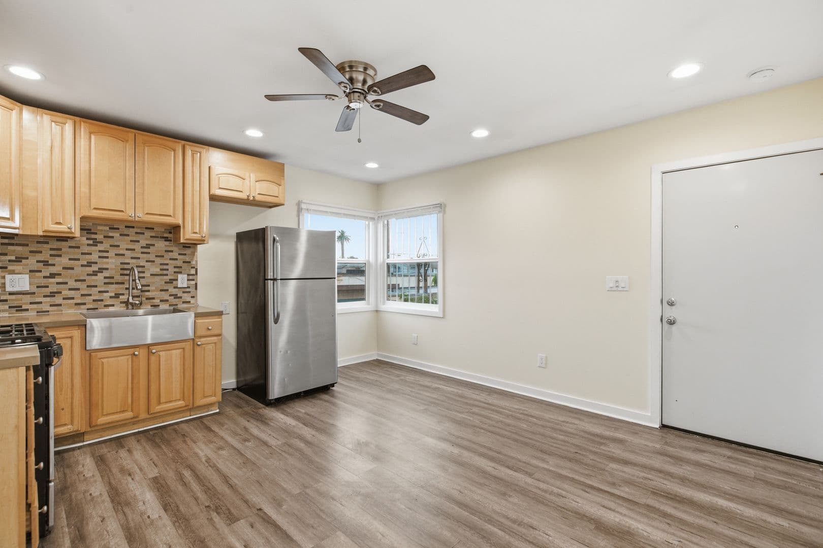 Los Angeles Apartment: 8910 S Avalon Blvd