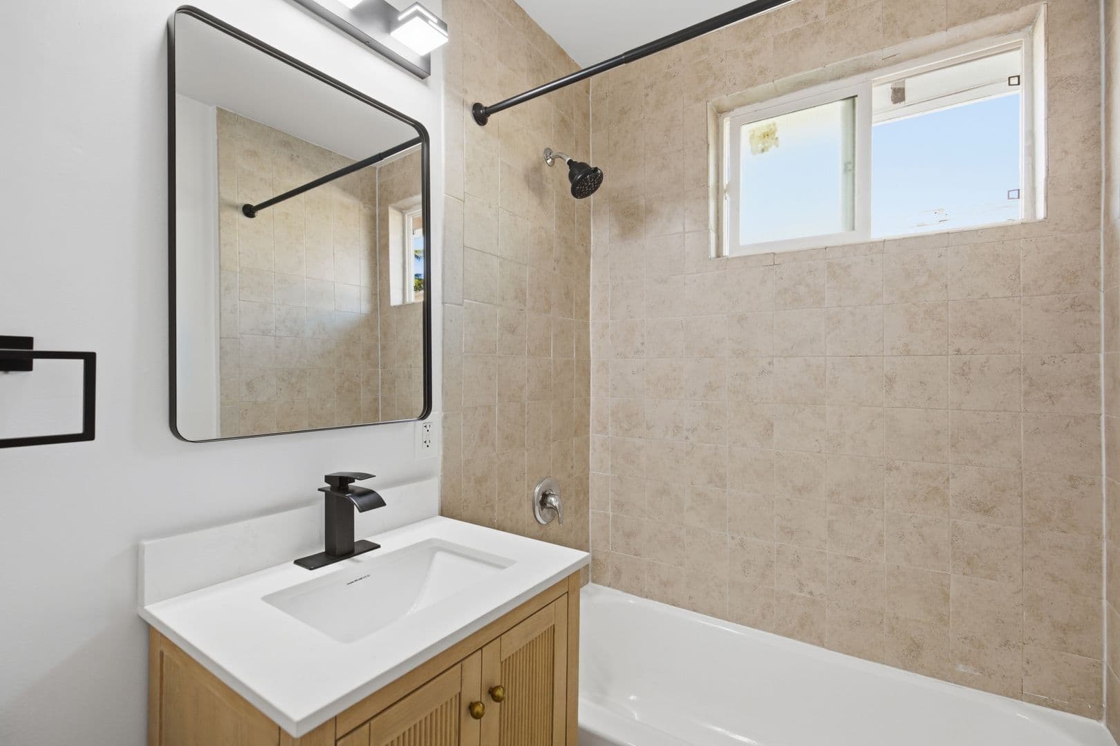 Sherman Oaks Apartment: 14620-14626 Magnolia Blvd
