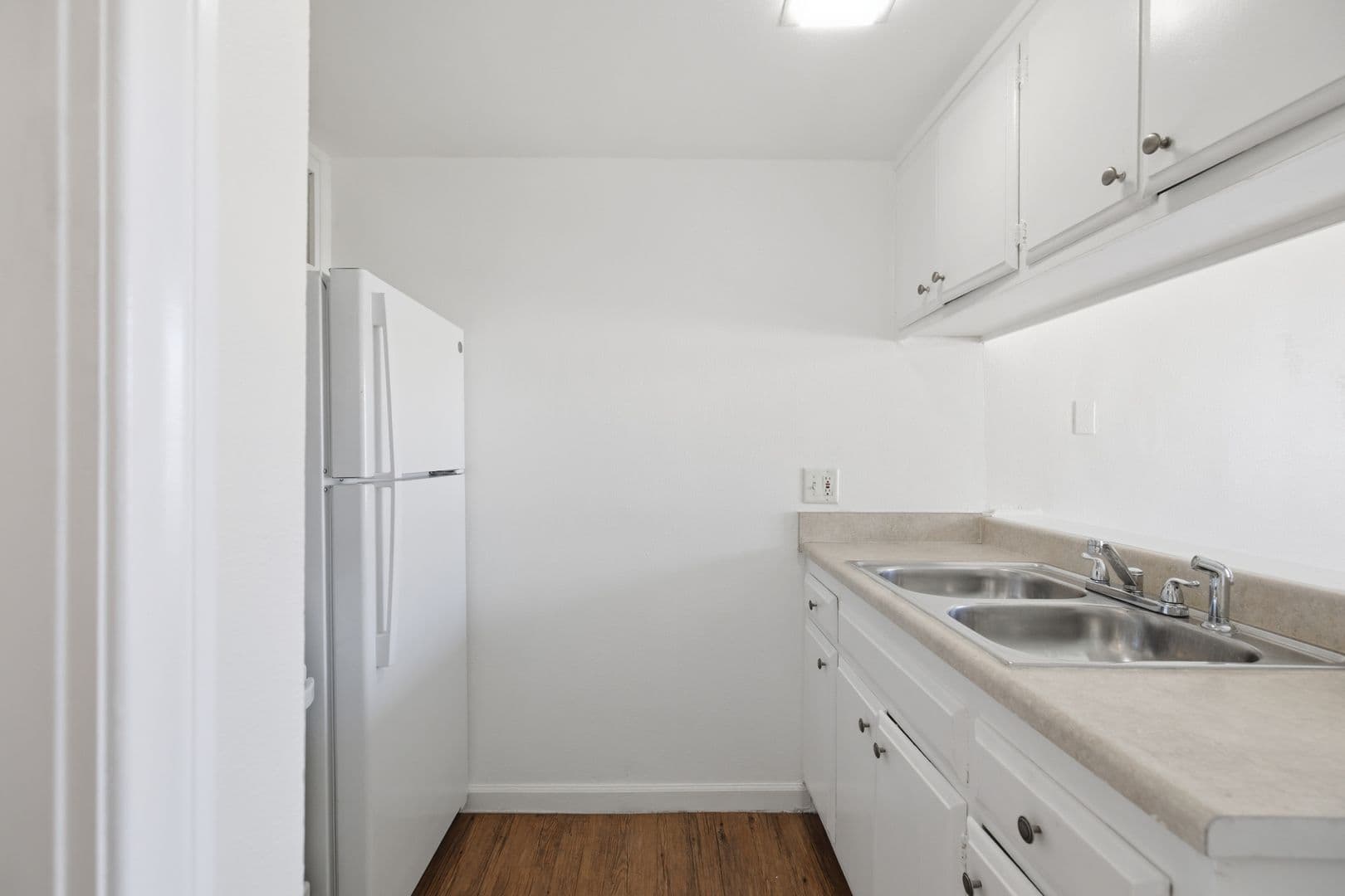 Pomona Apartment: 475 E Foothill Blvd