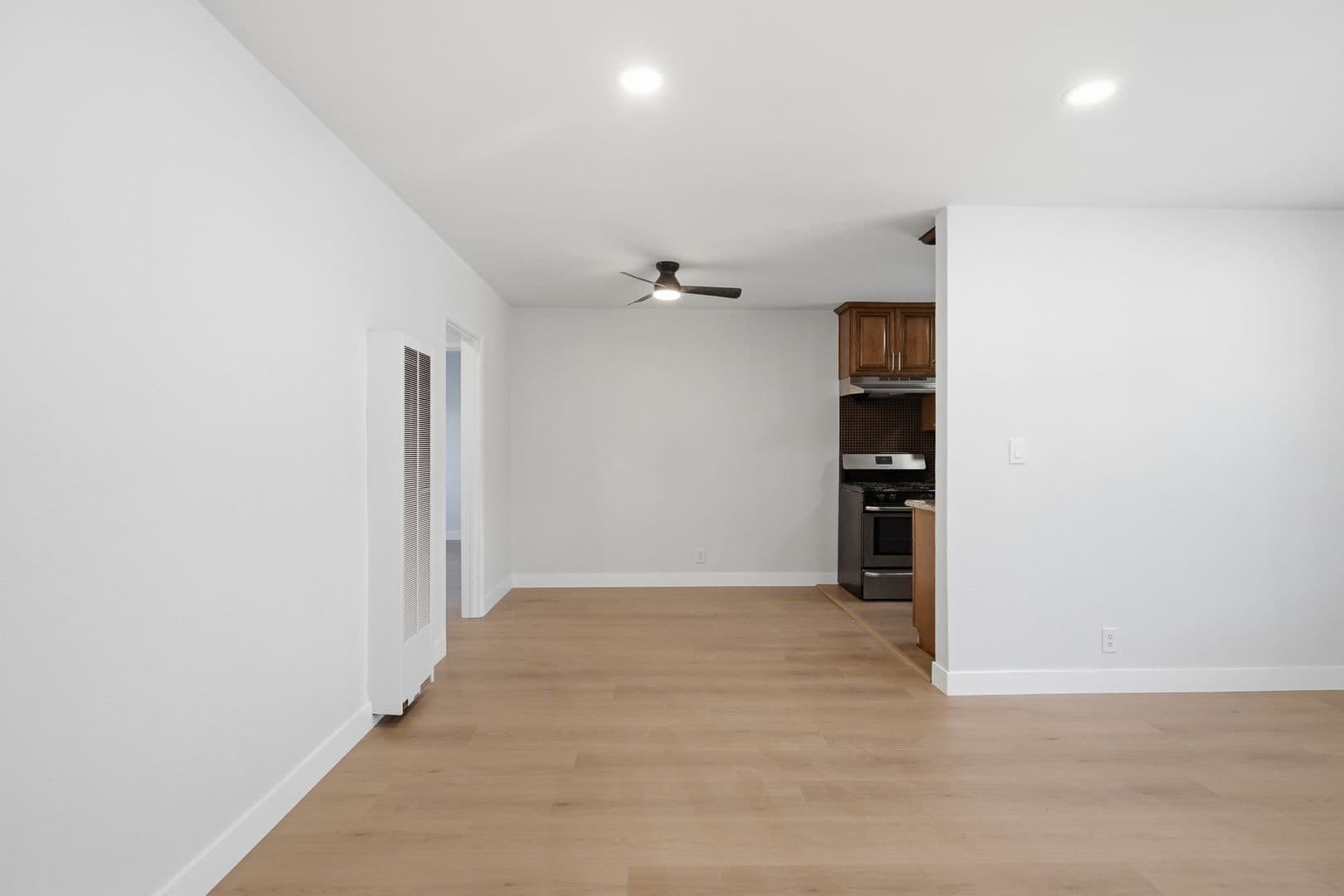 Sherman Oaks Apartment: 14620-14626 Magnolia Blvd