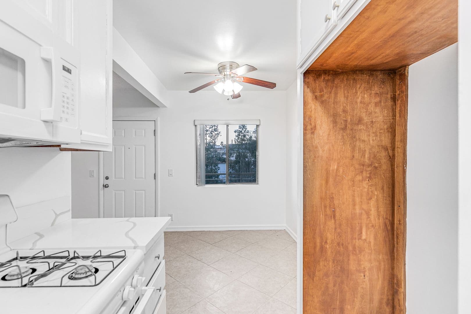 Los Angeles Apartment: 5923 Carlton Way