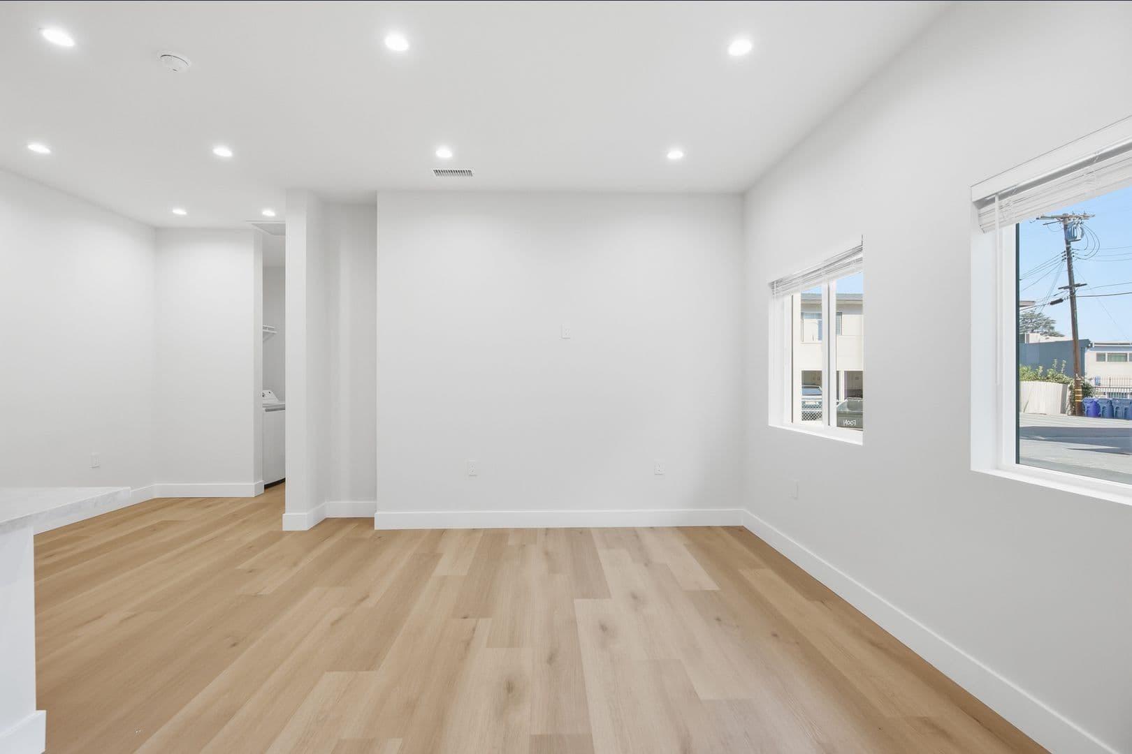 Sherman Oaks Apartment: 14007 Moorpark Street