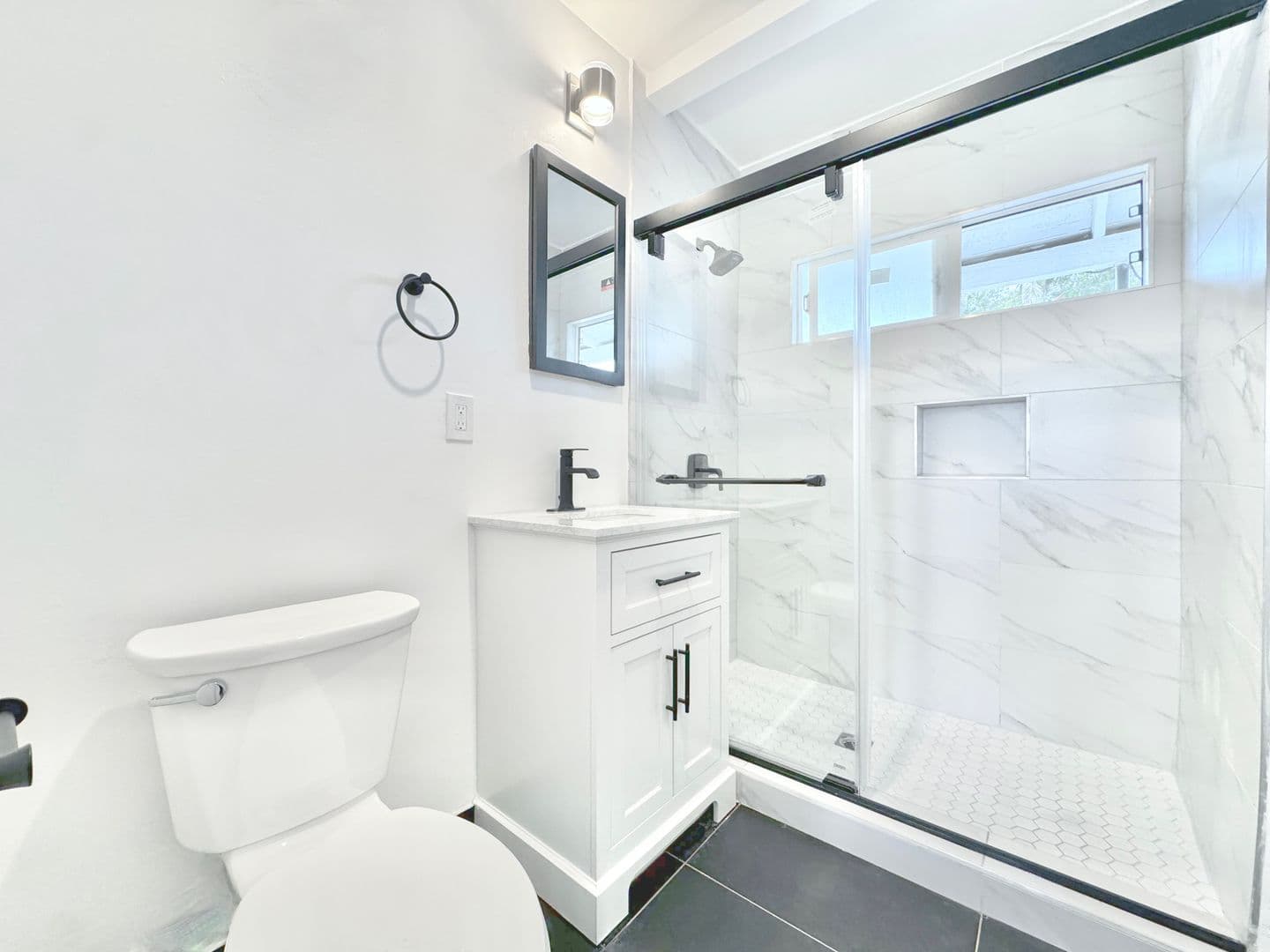 Long Beach Apartment: 1600 Chestnut Ave