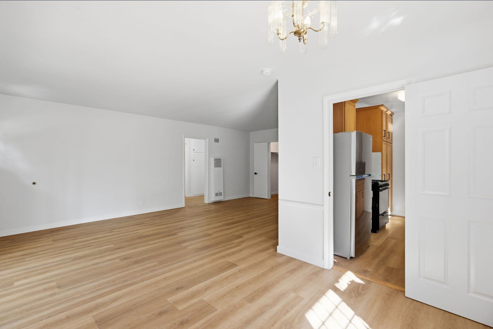 Los Angeles Apartment: 1138 Cardiff Avenue