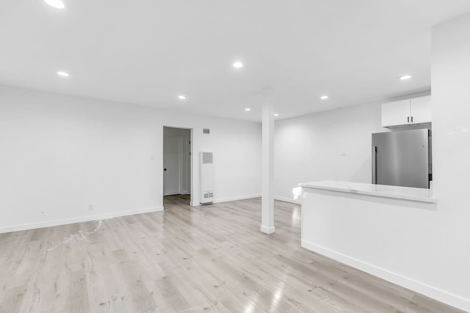 Los Angeles Apartment: 1138 Cardiff Avenue