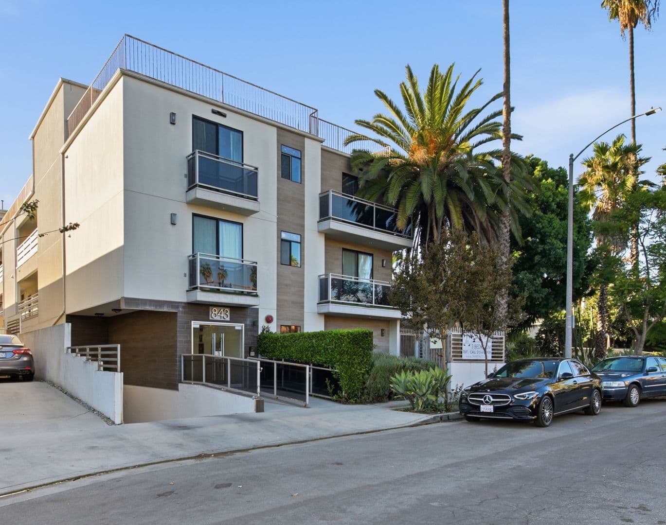 Los Angeles Apartment: 843 N Fuller Avenue