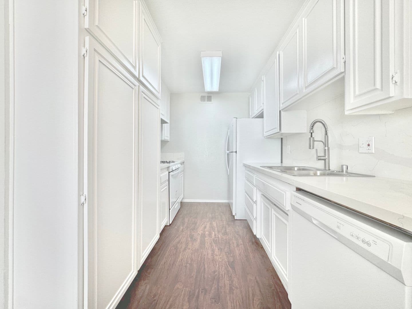 Sherman Oaks Apartment: 14455 Dickens St