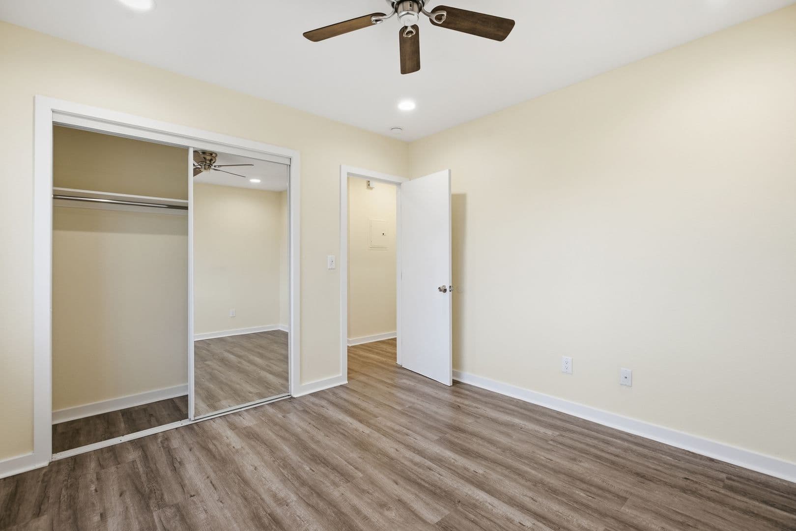 Los Angeles Apartment: 8910 S Avalon Blvd