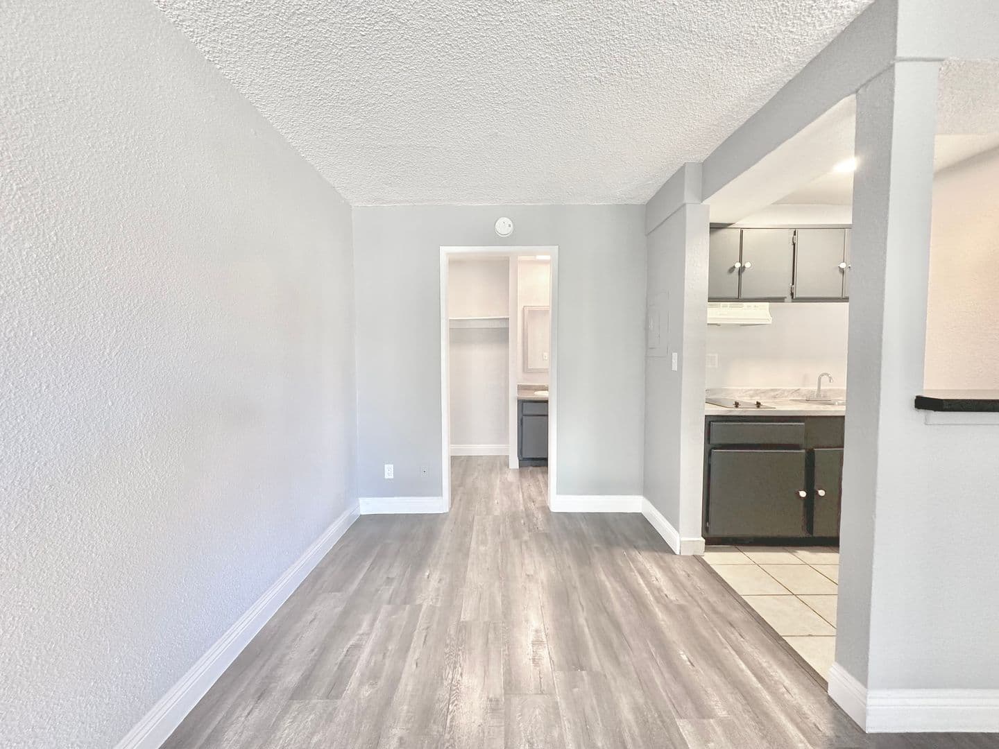Anaheim Apartment: 2630 West Lincoln Ave