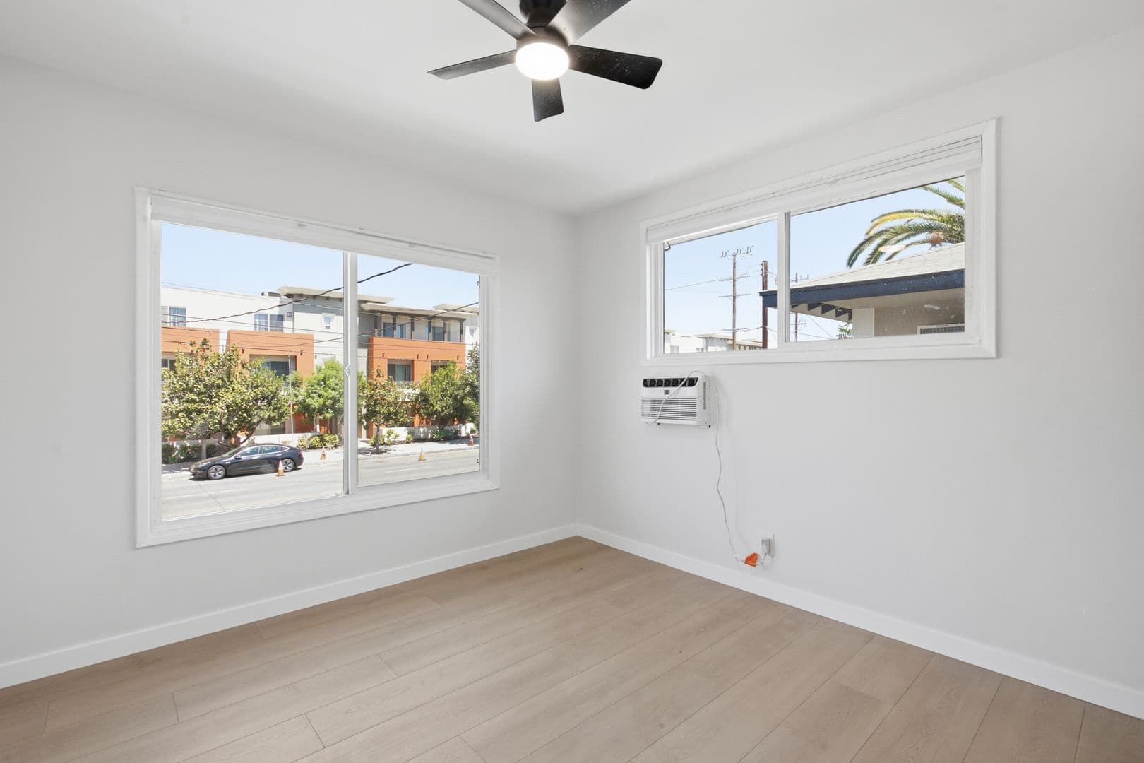 Sherman Oaks Apartment: 14620-14626 Magnolia Blvd