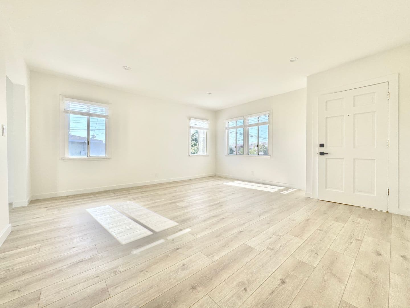 Long Beach Apartment: 1600 Chestnut Ave