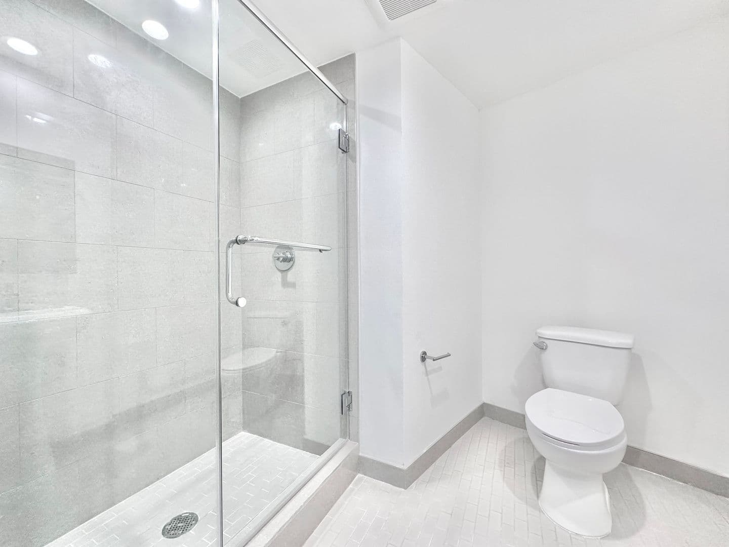 Los Angeles Apartment: 838 S La Brea Ave